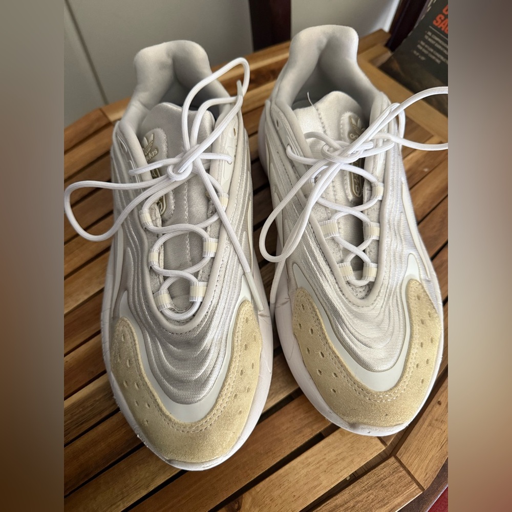 Adidas ozelia shoes sneakers beige/white womans size 7